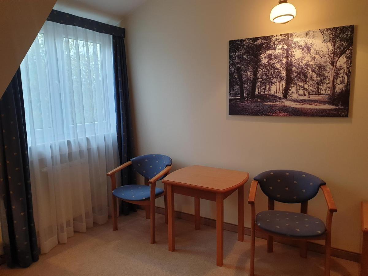 Palac Pod Kampinosem - Blisko Warszawy Leszno  Exterior foto