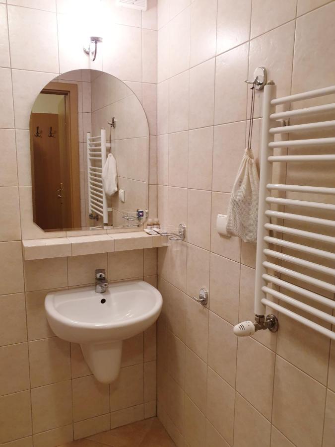 Palac Pod Kampinosem - Blisko Warszawy Leszno  Exterior foto