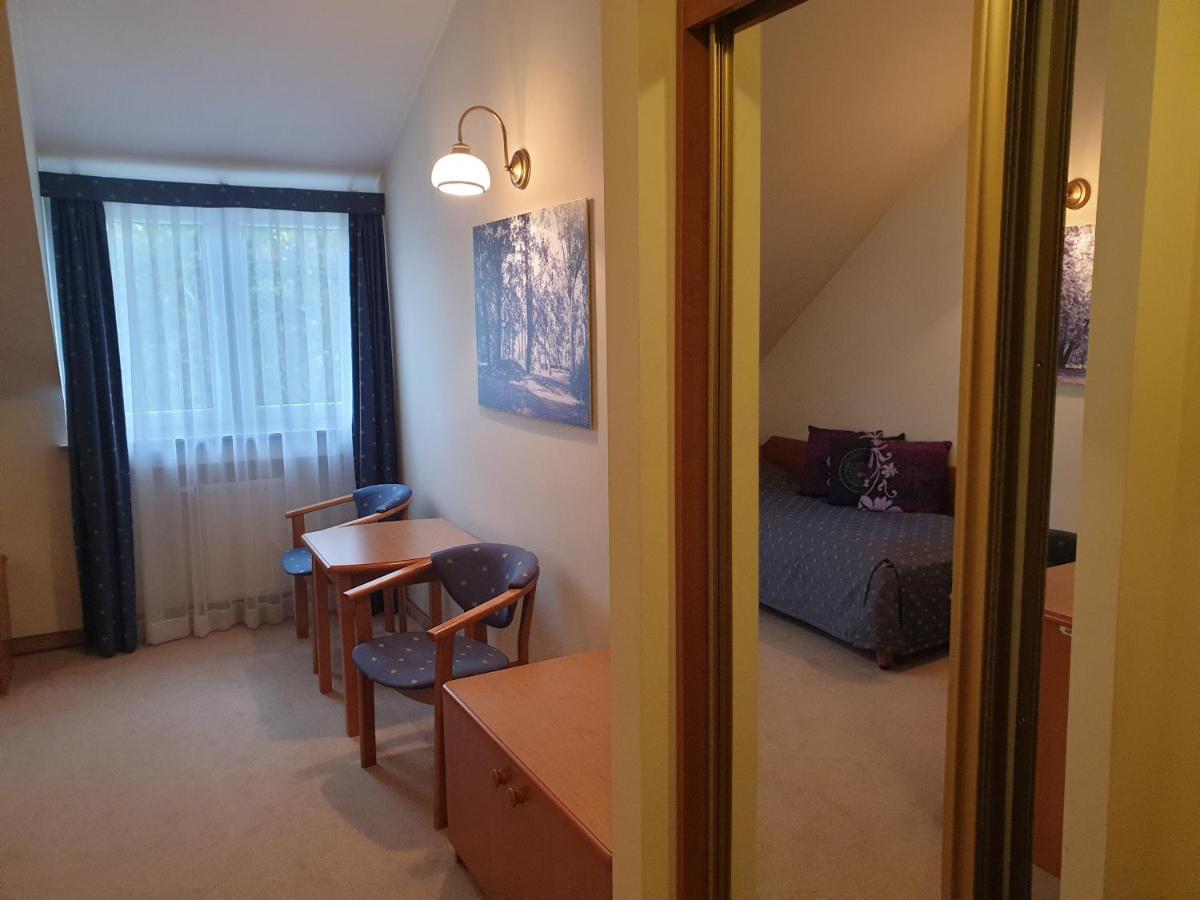 Palac Pod Kampinosem - Blisko Warszawy Leszno  Exterior foto