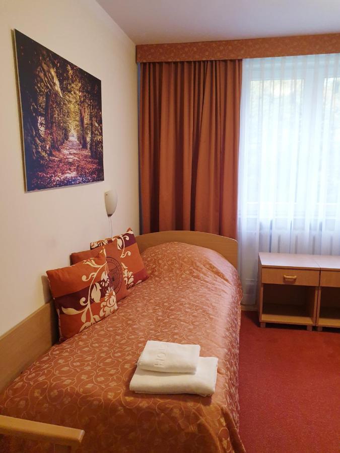 Palac Pod Kampinosem - Blisko Warszawy Leszno  Exterior foto